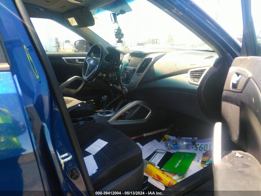 2017 Hyundai Veloster VIN: KMHTC6AD0HU309699 Lot: 39412004