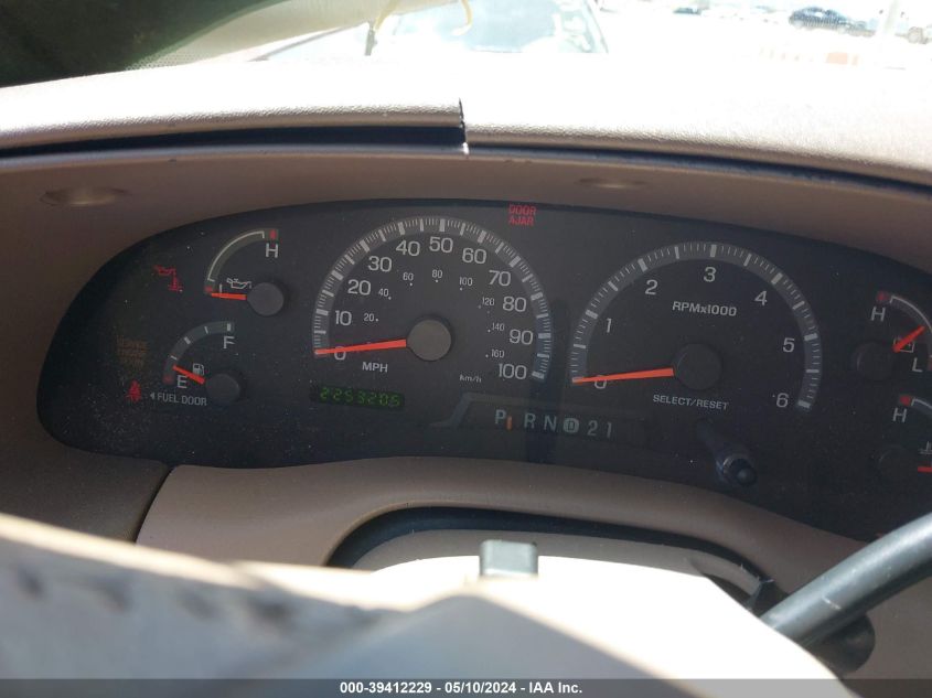 1999 Ford Expedition Eddie Bauer/Xlt VIN: 1FMPU18L3XLA20545 Lot: 39412229