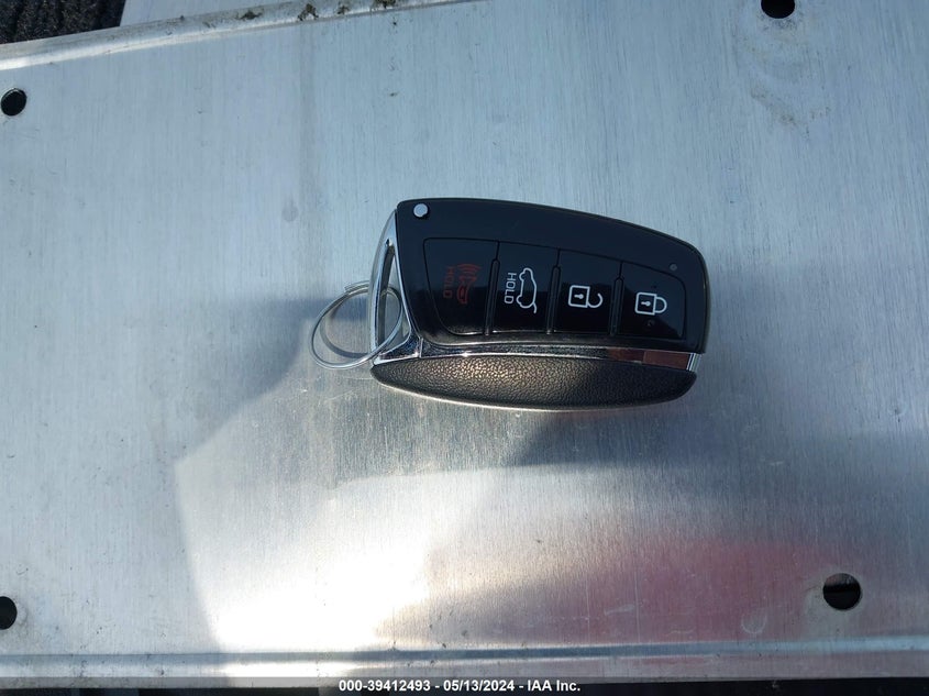 2018 Hyundai Santa Fe Sport 2.4L VIN: 5NMZUDLB9JH066547 Lot: 39412493