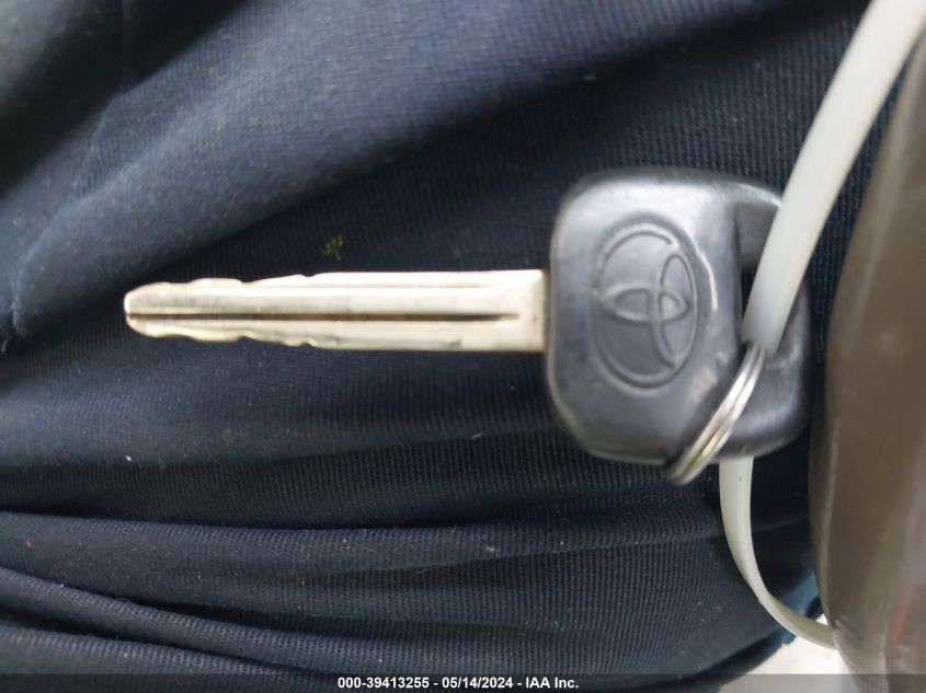 2004 Toyota Camry Le/Xle/Se VIN: 4T1BE32K74U266765 Lot: 39413255