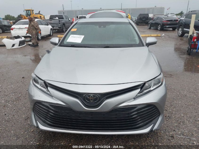 2018 Toyota Camry Le VIN: 4T1B11HK0JU080729 Lot: 39413322