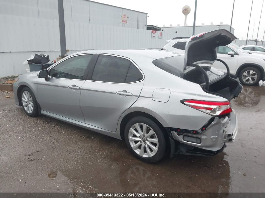 2018 Toyota Camry Le VIN: 4T1B11HK0JU080729 Lot: 39413322