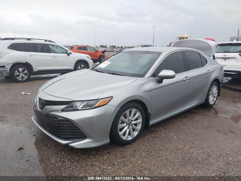 2018 Toyota Camry Le VIN: 4T1B11HK0JU080729 Lot: 39413322