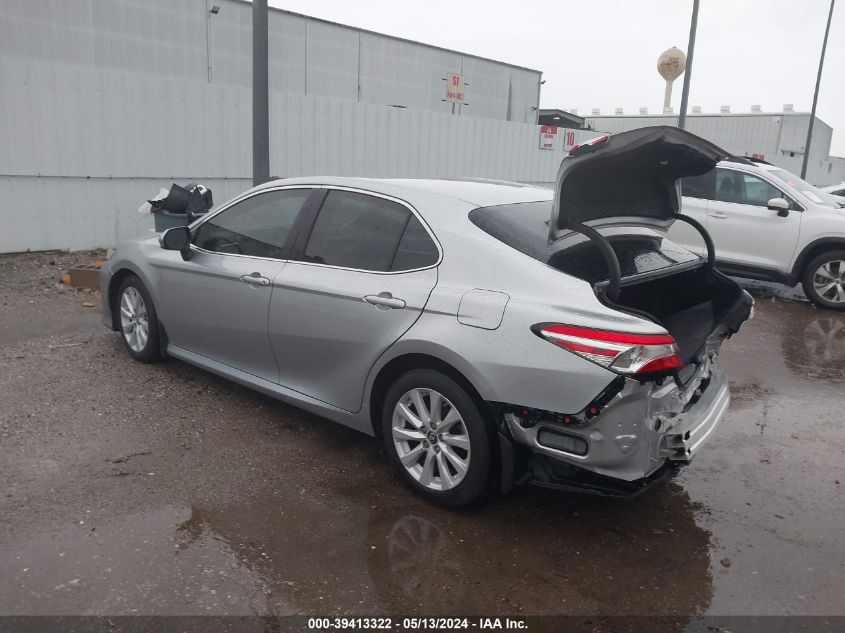 2018 Toyota Camry Le VIN: 4T1B11HK0JU080729 Lot: 39413322