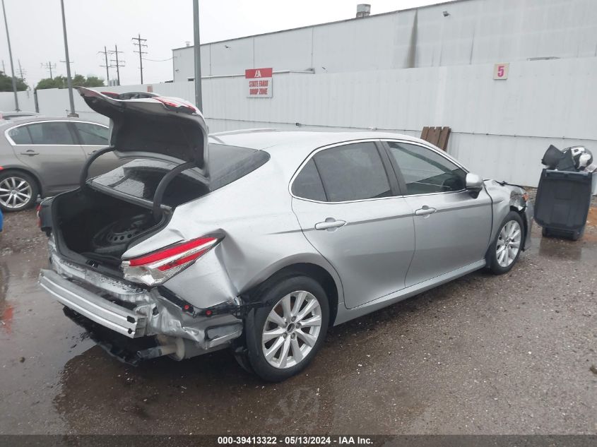 2018 Toyota Camry Le VIN: 4T1B11HK0JU080729 Lot: 39413322