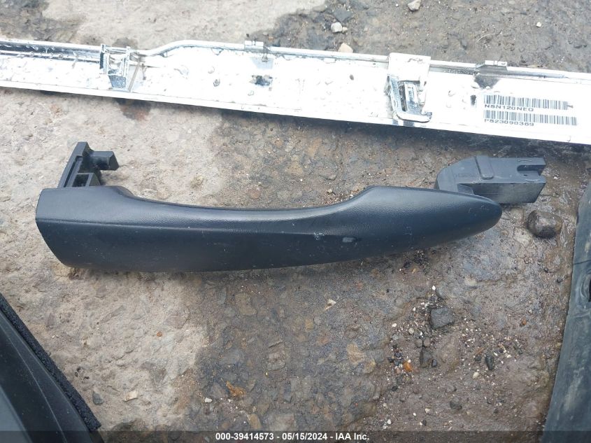 2017 Nissan Rogue S VIN: KNMAT2MT5HP559977 Lot: 39414573