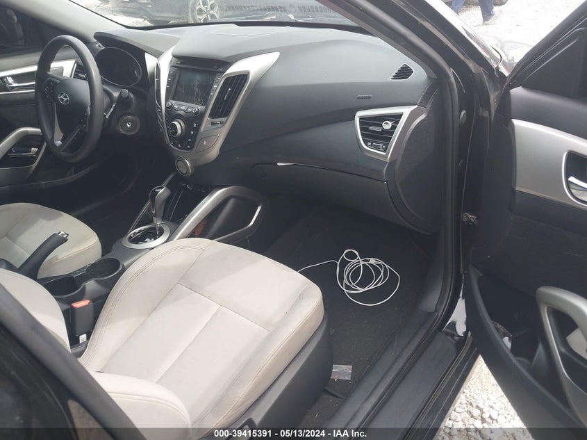 2013 Hyundai Veloster Base W/Gray VIN: KMHTC6AD5DU177887 Lot: 39415391