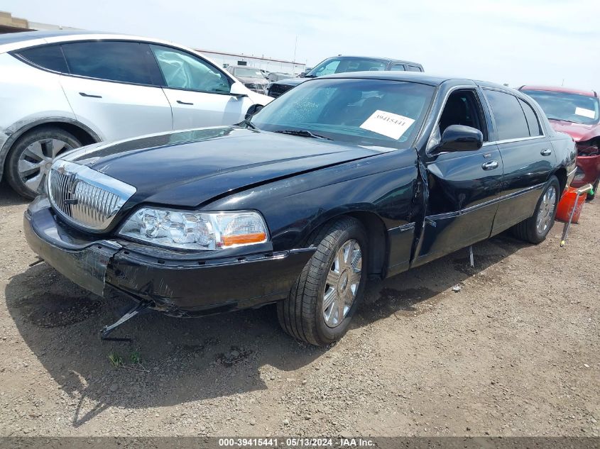 2005 Lincoln Town Car Signature L VIN: 1LNHM85WX5Y648436 Lot: 39415441