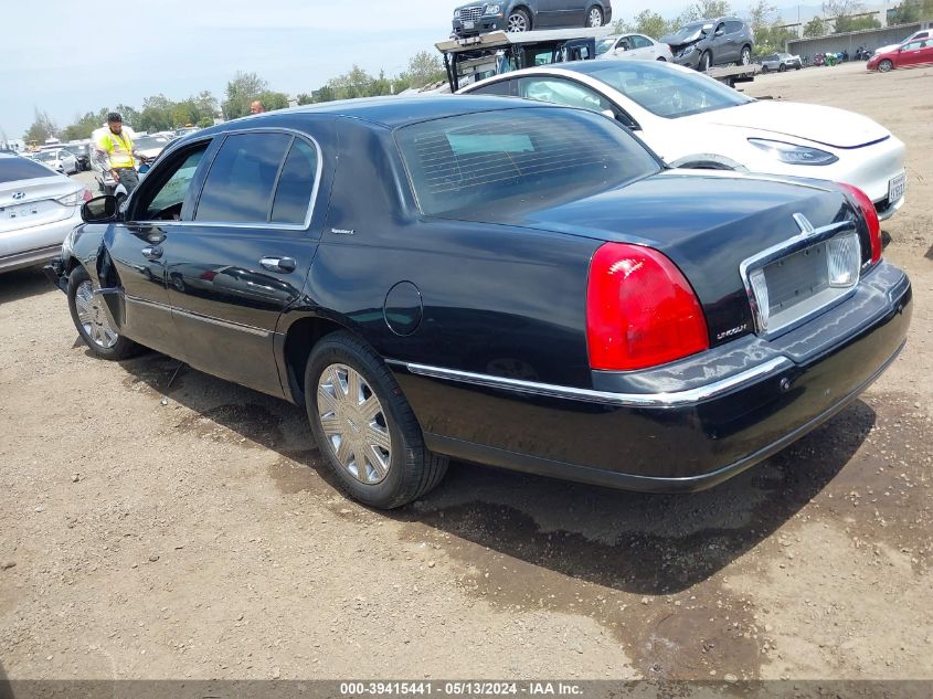 2005 Lincoln Town Car Signature L VIN: 1LNHM85WX5Y648436 Lot: 39415441