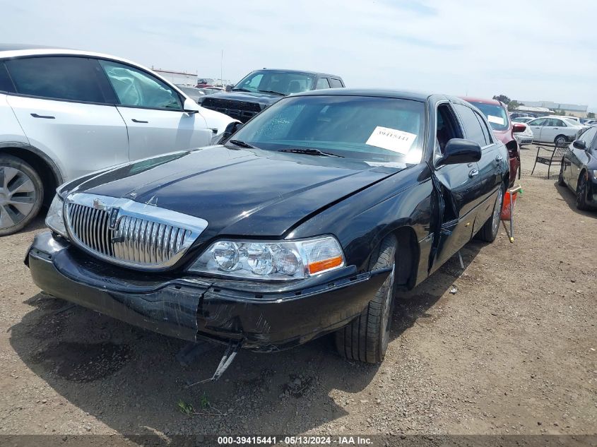 2005 Lincoln Town Car Signature L VIN: 1LNHM85WX5Y648436 Lot: 39415441