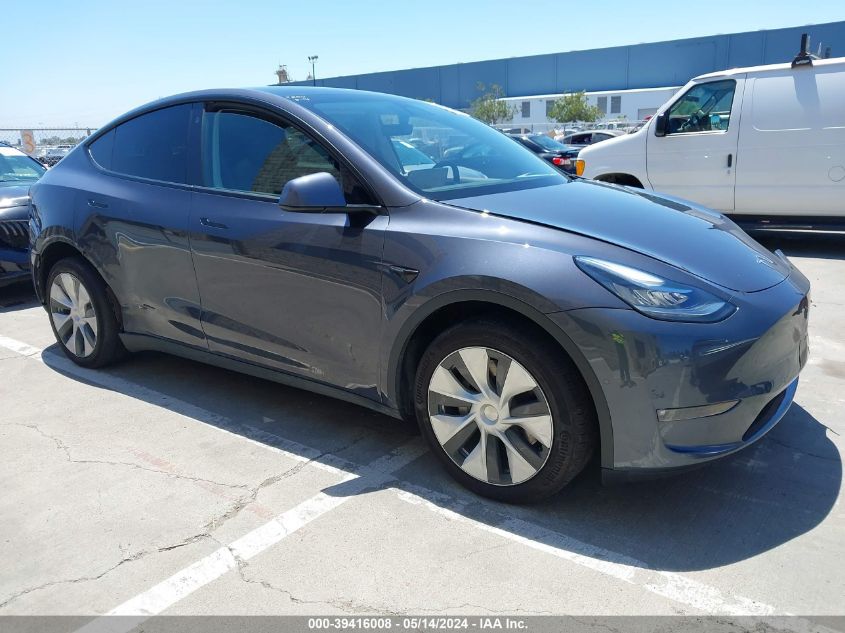 2022 Tesla Model Y Long Range Dual Motor All-Wheel Drive VIN: 7SAYGDEE8NF318602 Lot: 39416008