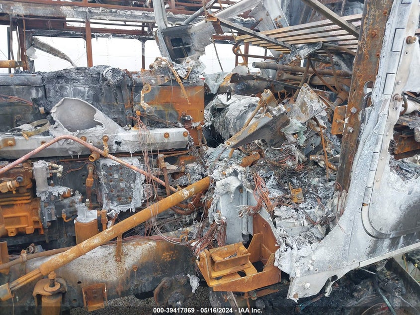 2000 International 9900 9900I VIN: 2HTCHAER4YC067677 Lot: 39417869