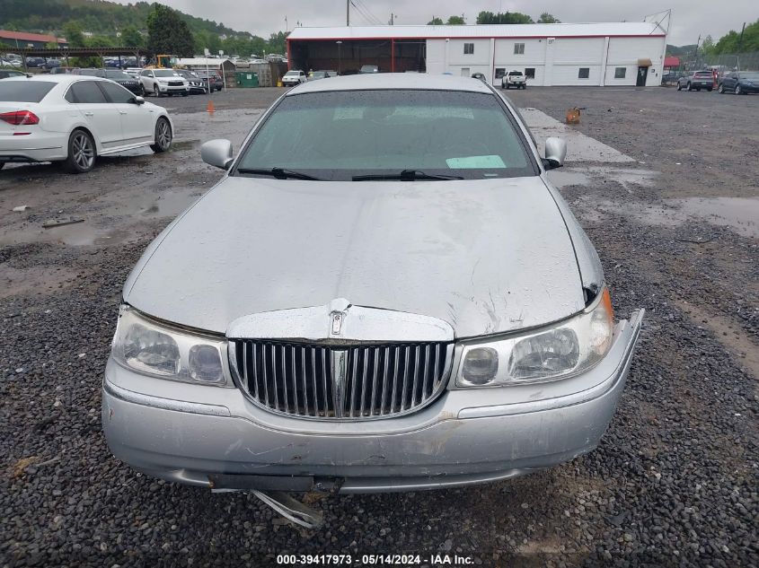 2000 Lincoln Town Car Signature VIN: 1LNHM82W6YY898216 Lot: 39417973