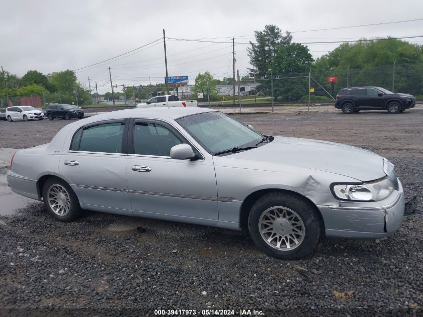 2000 Lincoln Town Car Signature VIN: 1LNHM82W6YY898216 Lot: 39417973