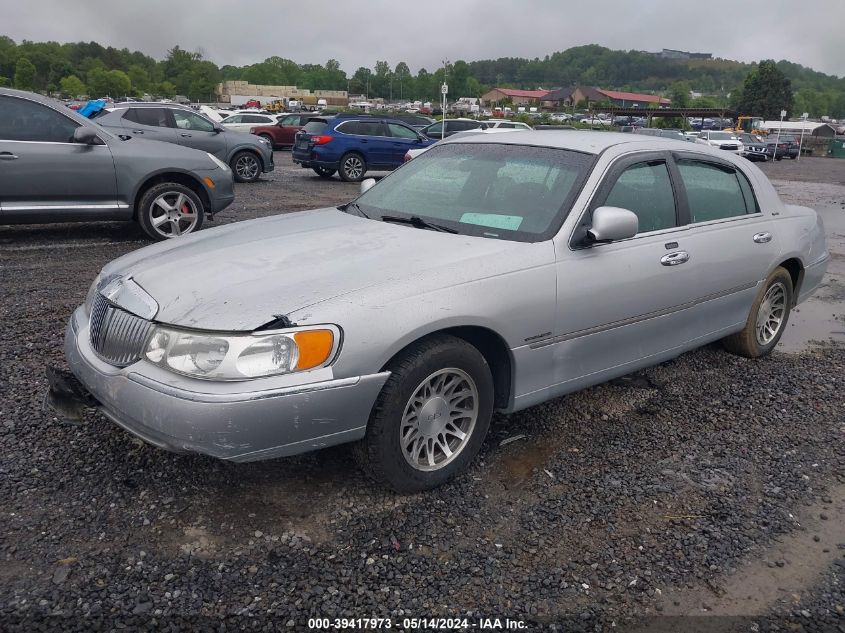 2000 Lincoln Town Car Signature VIN: 1LNHM82W6YY898216 Lot: 39417973