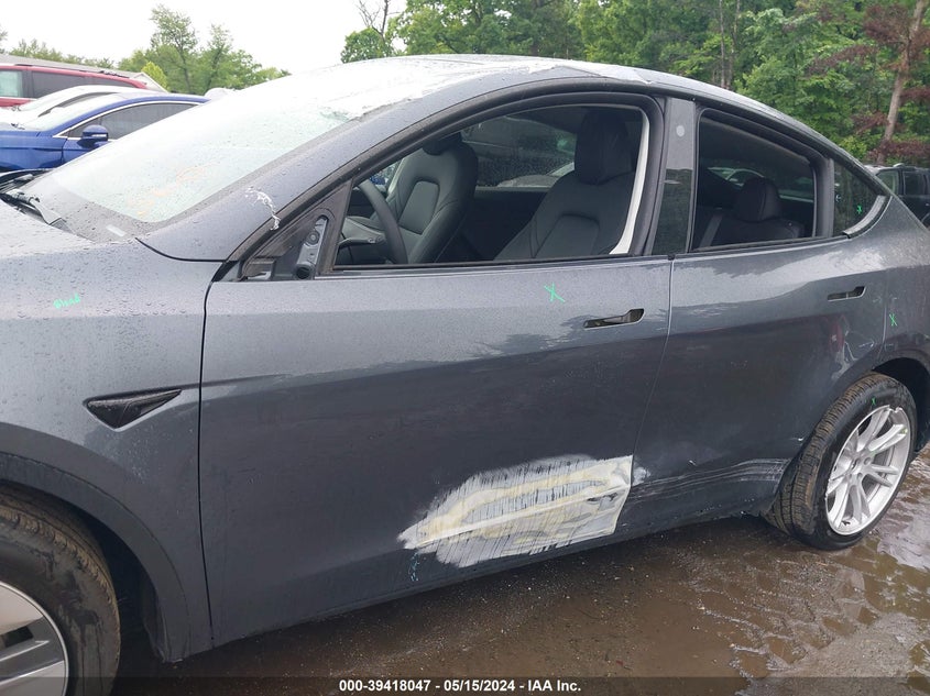 VIN 7SAYGDEE0NA021997 2022 TESLA MODEL Y
