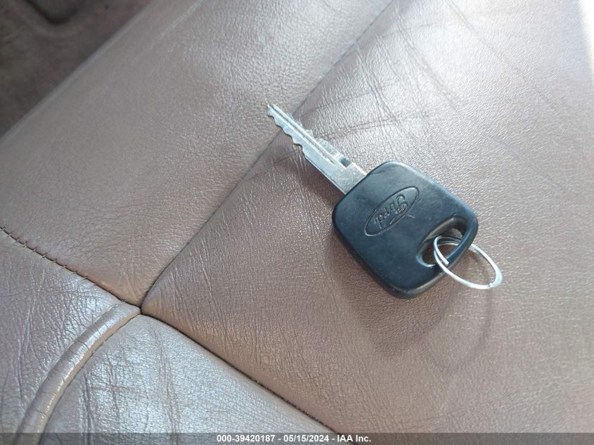 1999 Ford Explorer Eddie Bauer/Limited/Xlt VIN: 1FMZU34E0XZA37697 Lot: 39420187