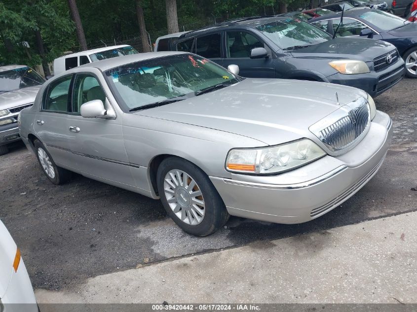 2004 Lincoln Town Car Signature VIN: 1LNHM81W94Y608000 Lot: 39420442