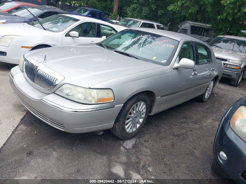 2004 Lincoln Town Car Signature VIN: 1LNHM81W94Y608000 Lot: 39420442