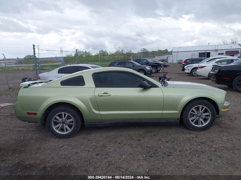 2005 Ford Mustang VIN: 1ZVFT80N055122201 Lot: 39420744