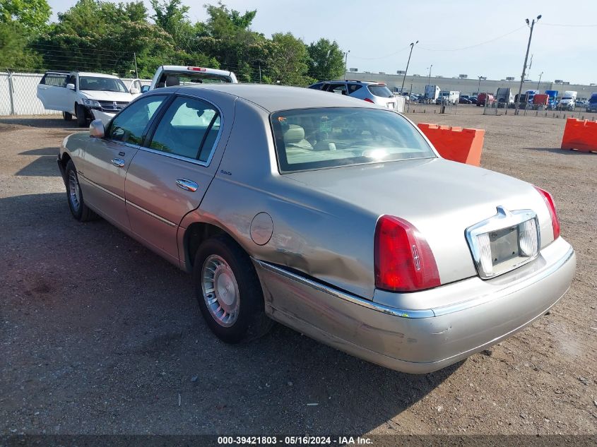 2000 Lincoln Town Car Executive VIN: 1LNHM81W7YY935212 Lot: 39421803