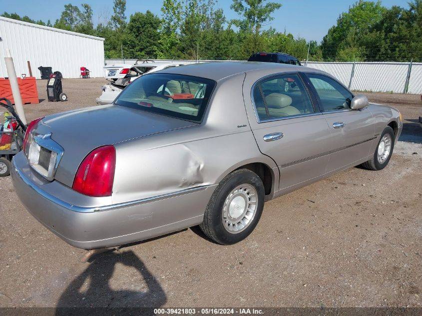 2000 Lincoln Town Car Executive VIN: 1LNHM81W7YY935212 Lot: 39421803