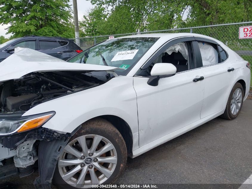 4T1B11HK2JU577832 2018 TOYOTA CAMRY - Image 18