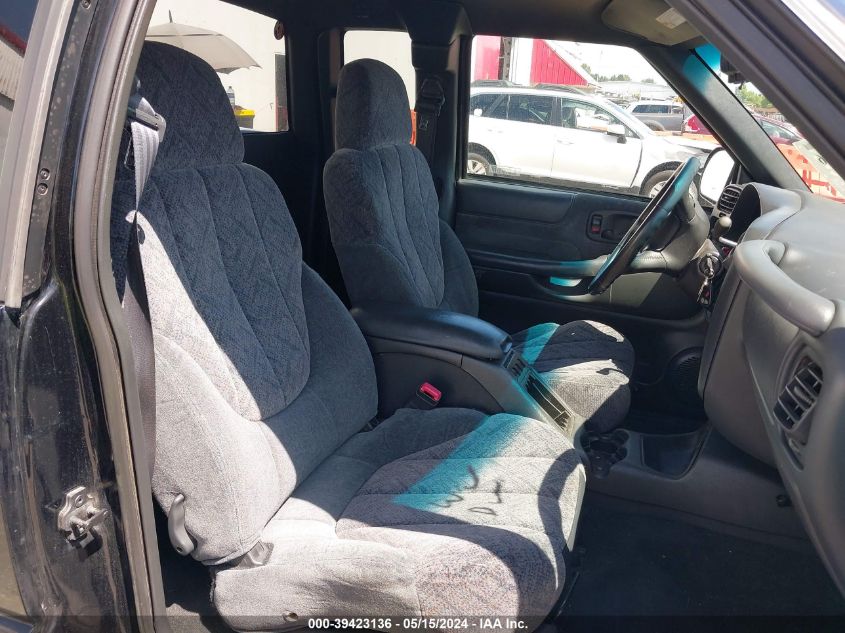 2000 GMC Sonoma Sls VIN: 1GTCT19W0Y8139611 Lot: 39423136