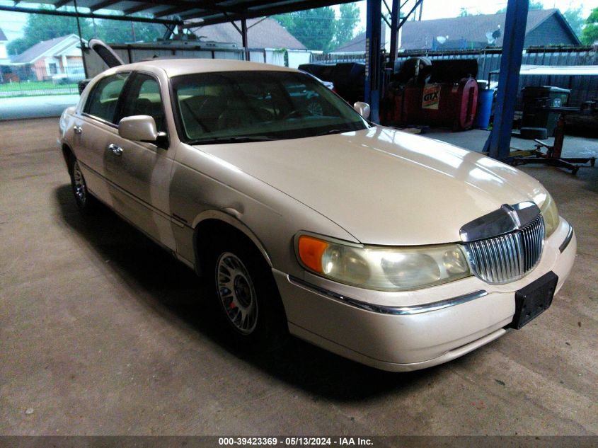 1999 Lincoln Town Car Cartier VIN: 1LNHM83WOXY687848 Lot: 39423369