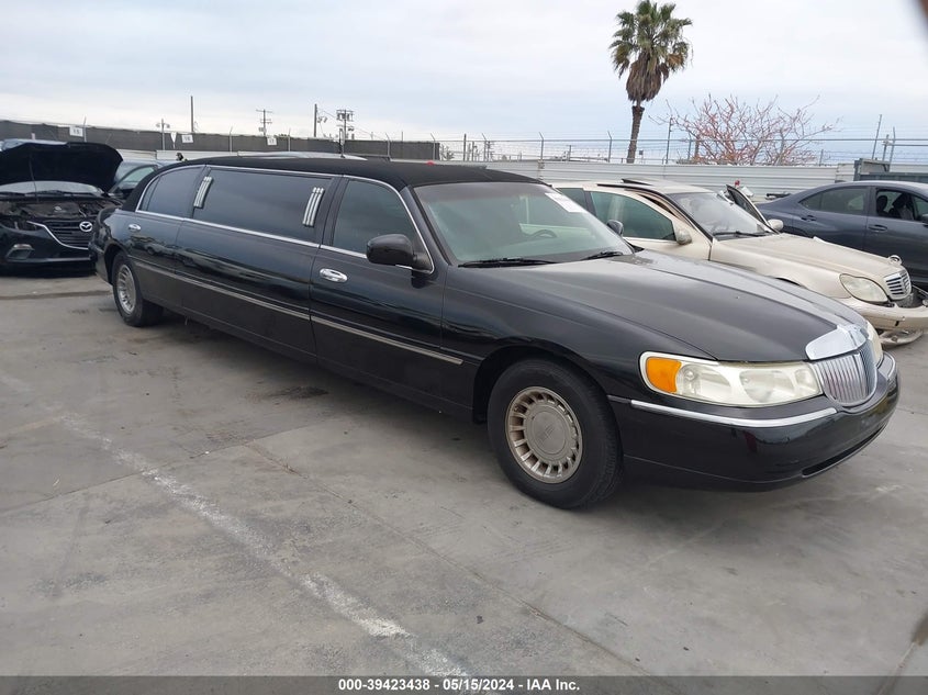 2001 LINCOLN TOWN CAR