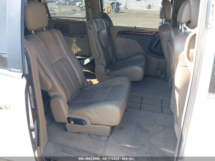 2013 Chrysler Town & Country Limited VIN: 2C4RC1GG1DR588915 Lot: 39423656