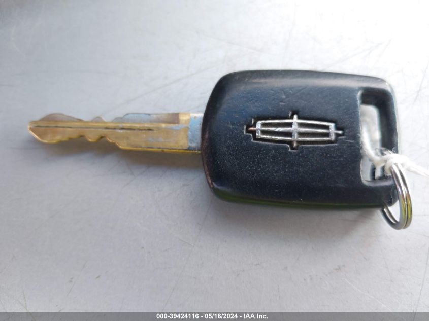 2011 Lincoln Town Car Signature Limited VIN: 2LNBL8CV0BX750312 Lot: 39424116