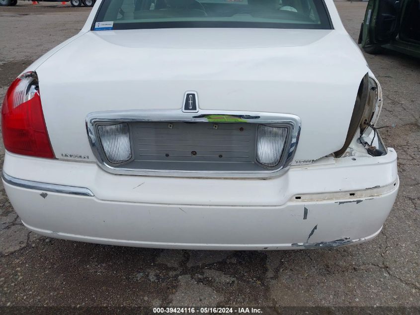 2011 Lincoln Town Car Signature Limited VIN: 2LNBL8CV0BX750312 Lot: 39424116