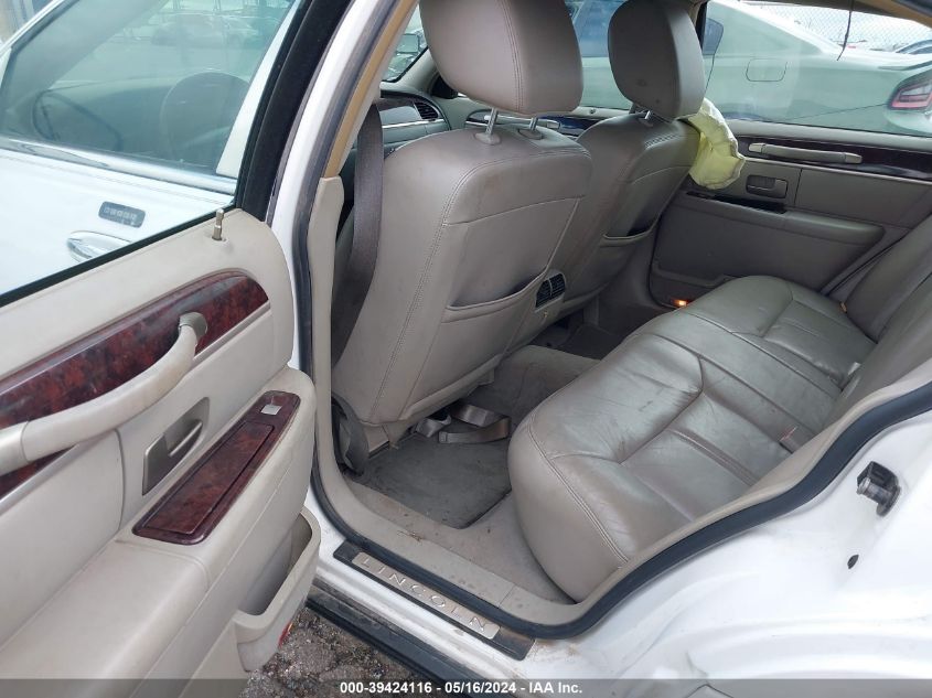 2011 Lincoln Town Car Signature Limited VIN: 2LNBL8CV0BX750312 Lot: 39424116