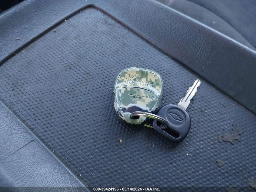 2000 Chevrolet Silverado C1500 VIN: 2GCEC19T7Y1233647 Lot: 39424196