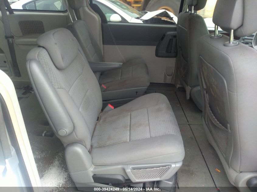 2010 Chrysler Town & Country Touring VIN: 2A4RR5D10AR495704 Lot: 39424249