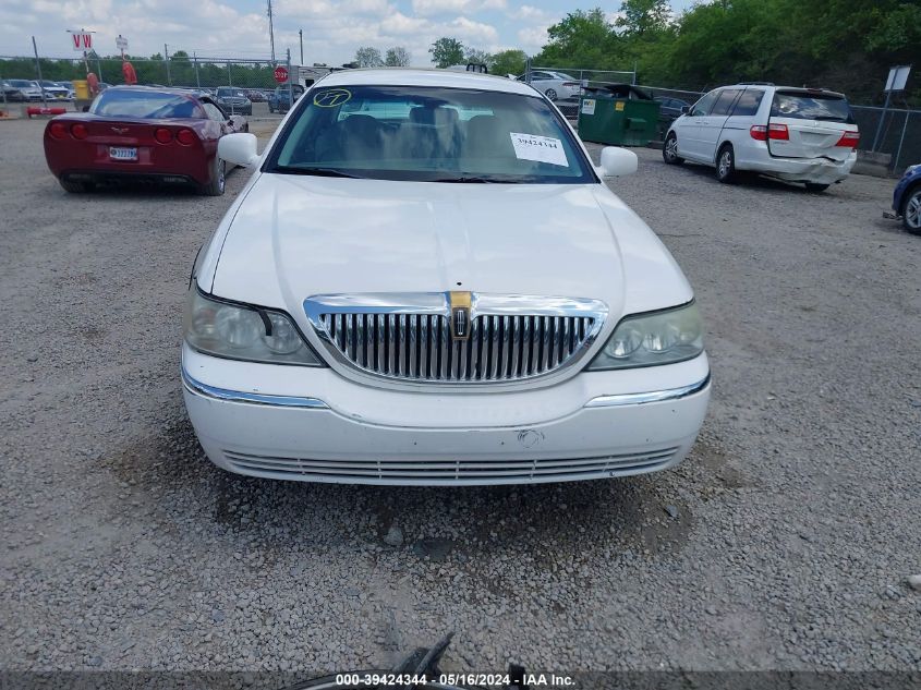 2004 Lincoln Town Car Signature VIN: 1LNHM81W84Y609820 Lot: 39424344