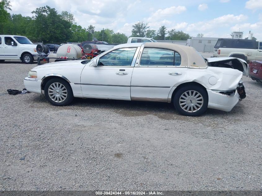 2004 Lincoln Town Car Signature VIN: 1LNHM81W84Y609820 Lot: 39424344