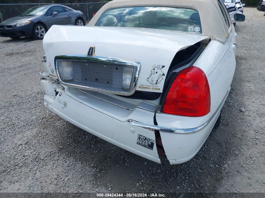 2004 Lincoln Town Car Signature VIN: 1LNHM81W84Y609820 Lot: 39424344