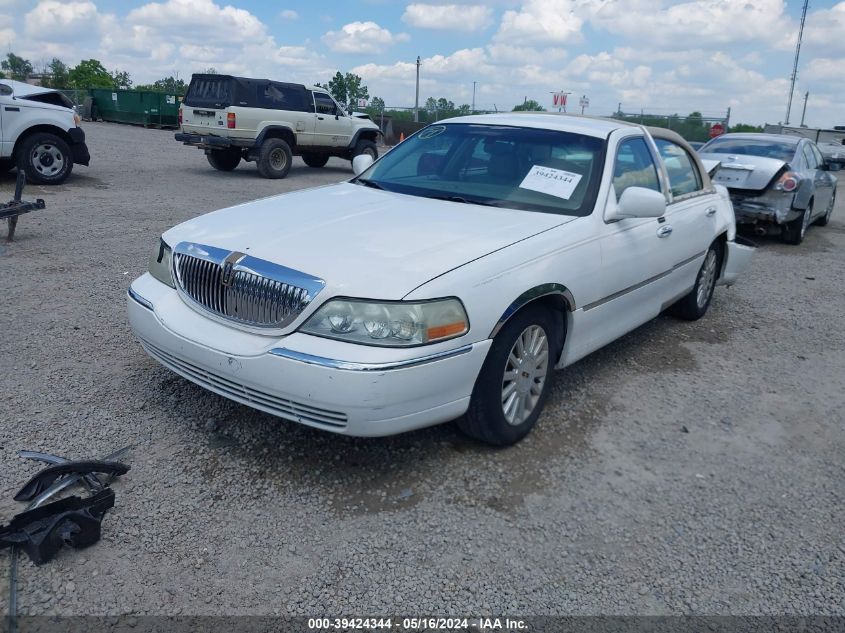 2004 Lincoln Town Car Signature VIN: 1LNHM81W84Y609820 Lot: 39424344