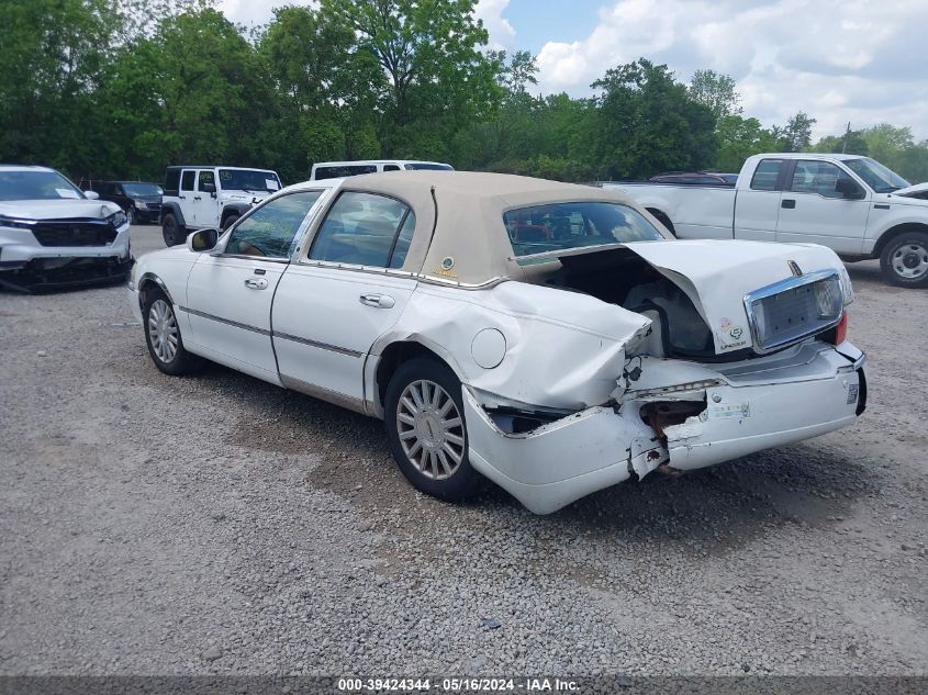 2004 Lincoln Town Car Signature VIN: 1LNHM81W84Y609820 Lot: 39424344