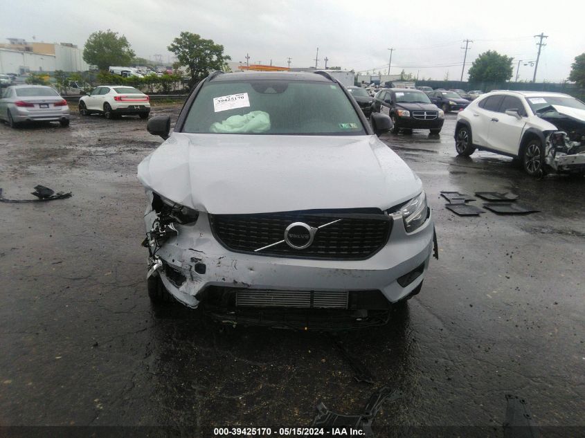 2021 Volvo Xc40 T5 R-Design VIN: YV4162UM7M2468178 Lot: 39425170