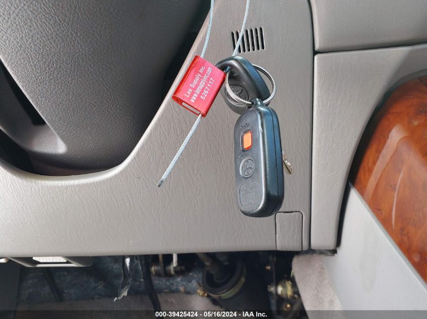 2005 Toyota Camry Xle VIN: 4T1BE32K85U383238 Lot: 39425424