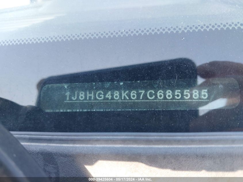 2007 Jeep Commander Sport VIN: 1J8HG48K67C685585 Lot: 39425604