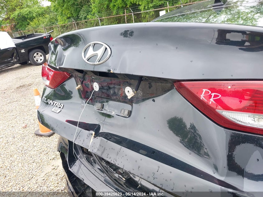 VIN 5NPD74LF0HH048827 2017 HYUNDAI ELANTRA SE