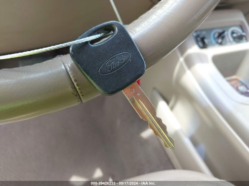 2001 Ford Expedition Eddie Bauer VIN: 1FMRU17W81LA33822 Lot: 39426233