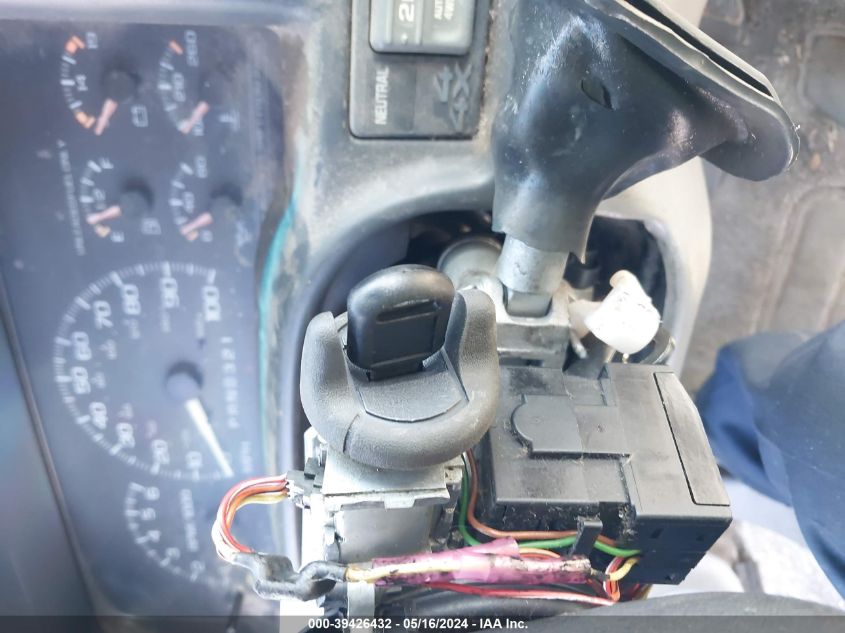 1999 Chevrolet Suburban K1500 VIN: 3GNFK16R1XG101481 Lot: 39426432