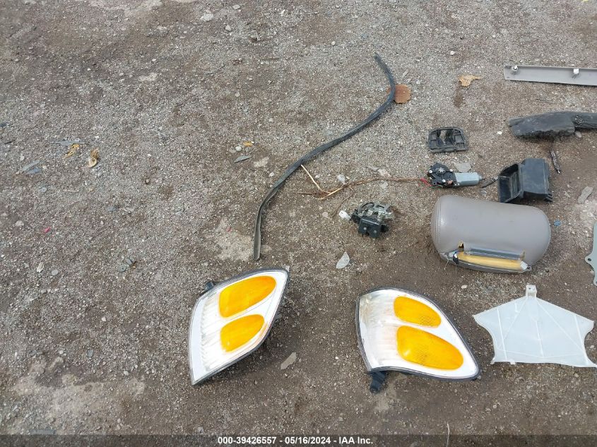 2003 Toyota Sequoia Sr5 V8 VIN: 5TDZT34A13S144418 Lot: 39426557