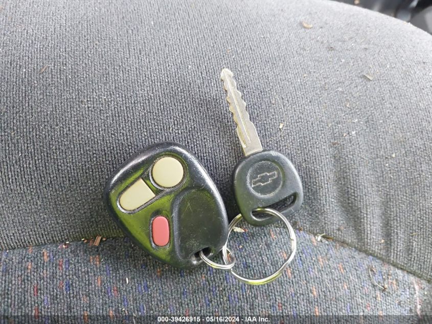 2001 Chevrolet Silverado C1500 VIN: 2GCEC19W011395345 Lot: 39426915