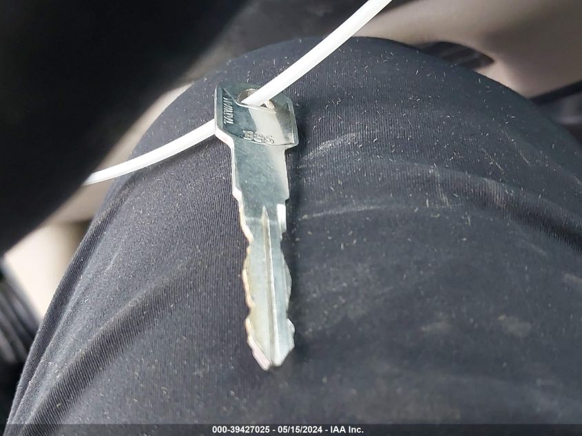 2001 Chevrolet Express VIN: 1GAHG39R111132836 Lot: 39427025